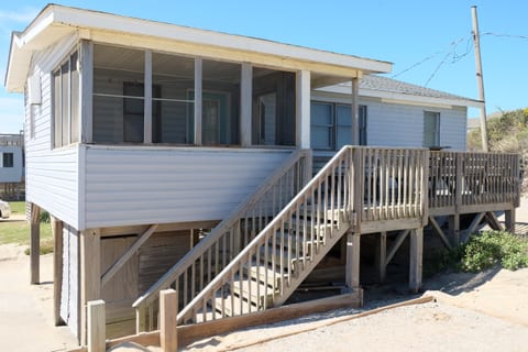 Cottage by the Sea

10-steps to the top of the cottage and the entry way to inside. 

Sand is common in the area, including under the house, on walkways, deck, patio, porch and street.