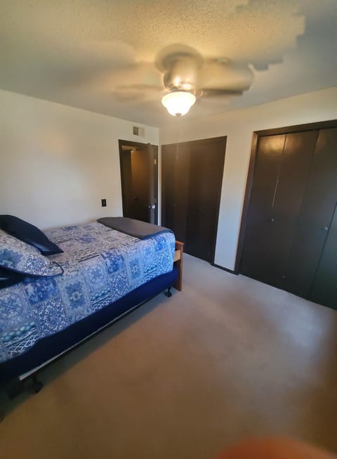 Tomar Park Apt w/ King Size Bed & Porch KP101APT1