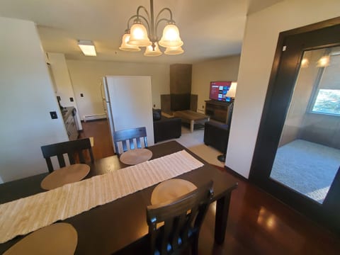 Tomar Park Apt w/ King Size Bed & Porch KP101APT1