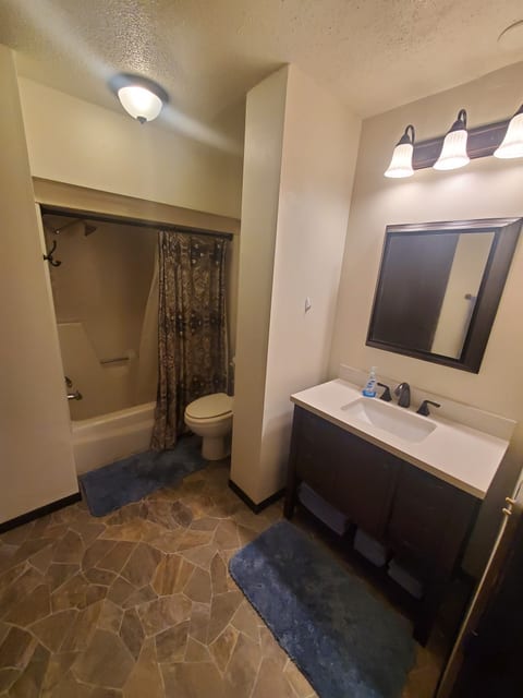 Tomar Park Apt w/ King Size Bed & Porch KP101APT1
