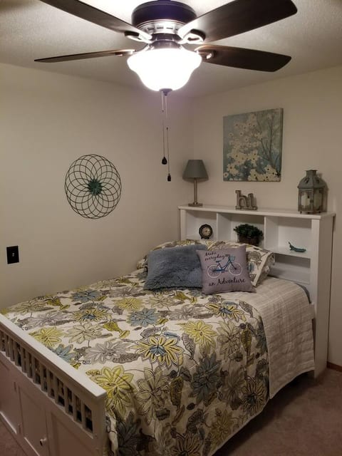 Tomar Park Apt w/ Porch KP101APT2