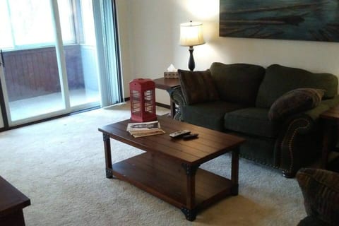 Tomar Park Apt w/ Porch KP101APT2
