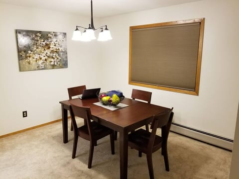 Tomar Park Apt w/ Porch KP101APT2