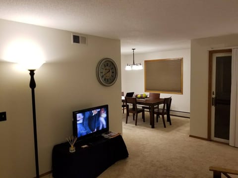 Tomar Park Apt w/ Porch KP101APT2
