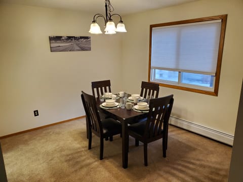 Tomar Park Apt w/ Porch KP101APT3