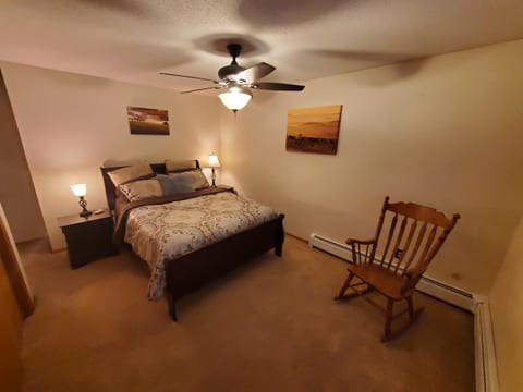 Tomar Park Apt w/ Porch KP101APT3