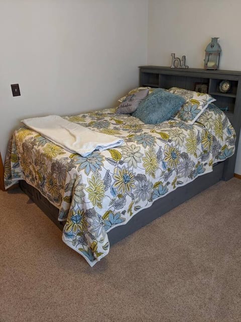 Tomar Park Apt w/ Porch KP101APT3