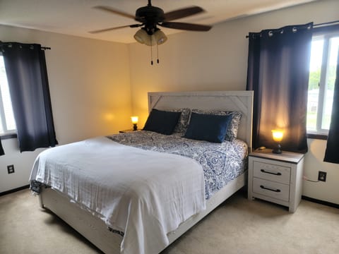Tomar Park Apt w/ King Size Bed & Porch KP101APT4