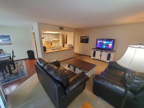 Tomar Park Apt w/ King Size Bed & Porch KP101APT4