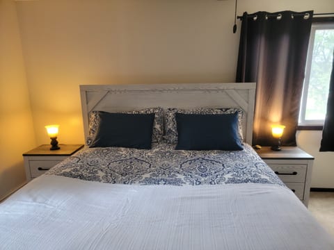 Tomar Park Apt w/ King Size Bed & Porch KP101APT4