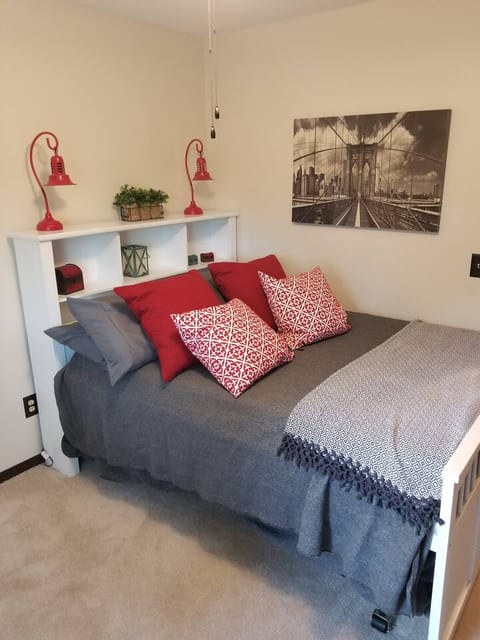 Tomar Park Apt w/ King Size Bed & Porch KP101APT5