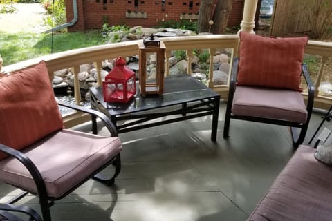 Historic Victorian Inn Downtown (8 Bed 6 Bath)