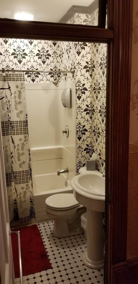 Historic Victorian Inn - Blue Room (KP117Blue)