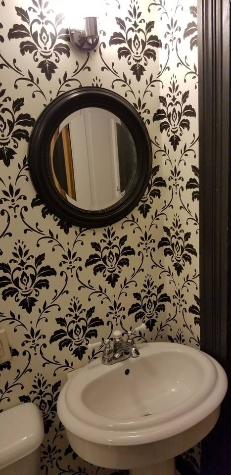 Historic Victorian Inn - Blue Room (KP117Blue)