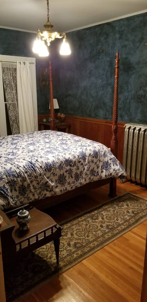 historic-victorian-inn-blue-room-(kp117blue)/