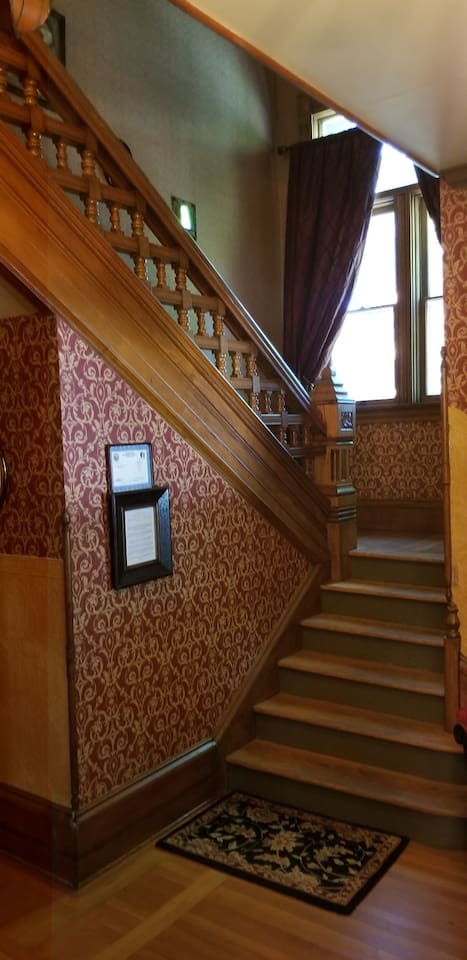 historic-victorian-inn-east-loft-(kp117east)/