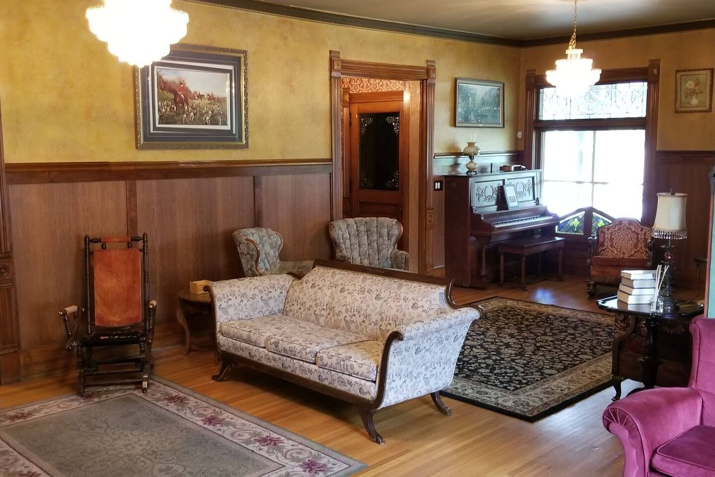 historic-victorian-inn-gold-suite-kp117gold/