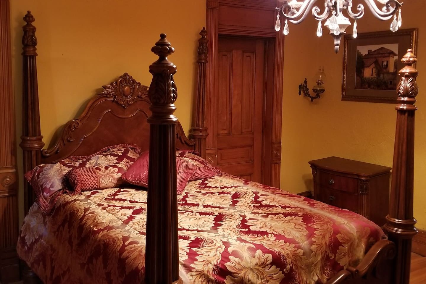 historic-victorian-inn-gold-suite-kp117gold/