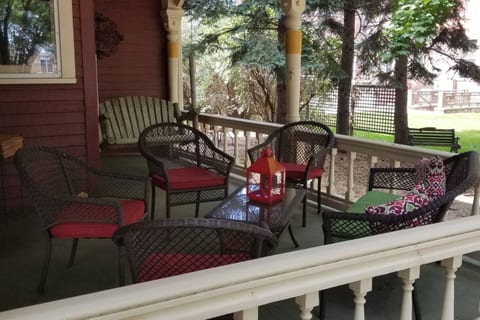 Historic Victorian Inn (1st/2nd Floors) 5bed 5bath
