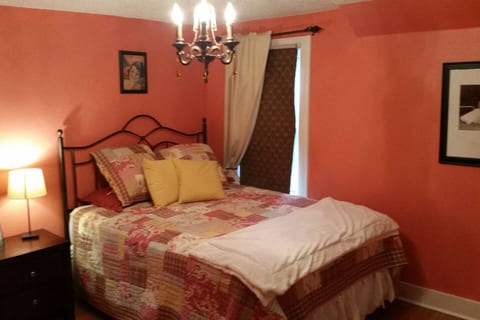 Historic Twin Tudors Inn KP1400 All Rooms (KP1400ALL)