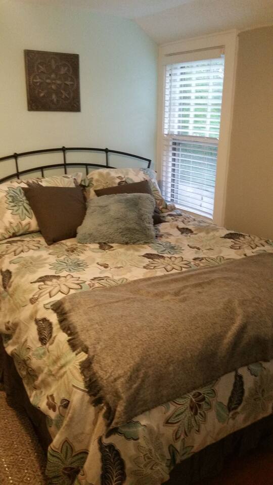 historic-twin-tudors-inn-kp1400-all-rooms-(kp1400all)/