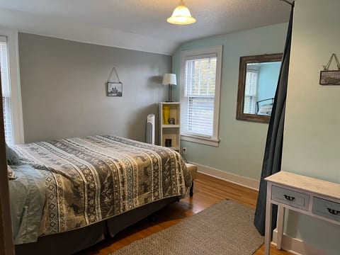 Historic Twin Tudors Inn Northwest Room (KP1400NW)