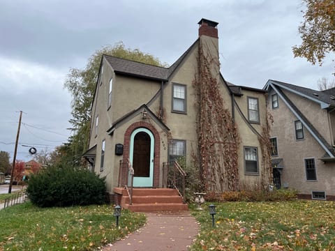 Historic Twin Tudors Inn Northwest Room (KP1400NW)