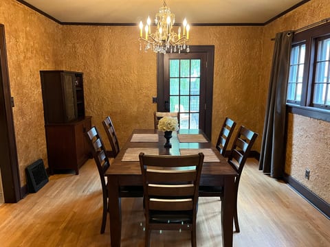 Historic Twin Tudors Inn Northwest Room (KP1400NW)
