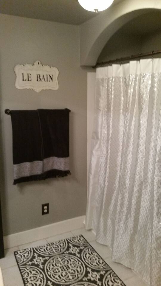 historic-twin-tudors-inn-northwest-room-wloft-(kp1400nwloft)/