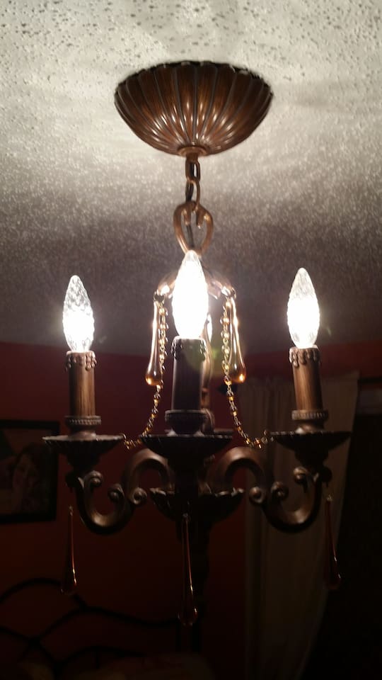 historic-twin-tudors-inn-northwest-room-wloft-(kp1400nwloft)/