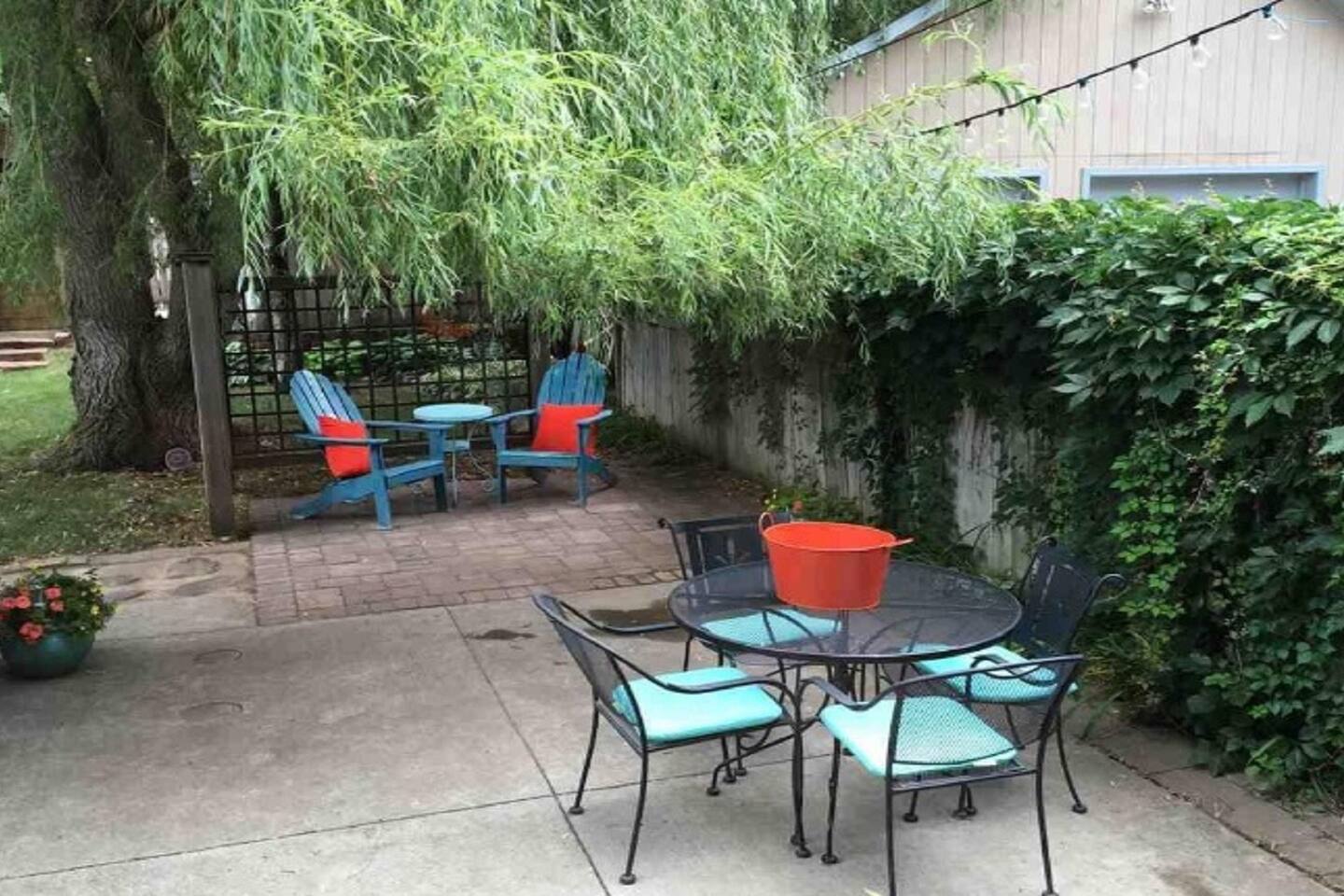 historic-twin-tudors-inn-northwest-room-wloft-(kp1400nwloft)/