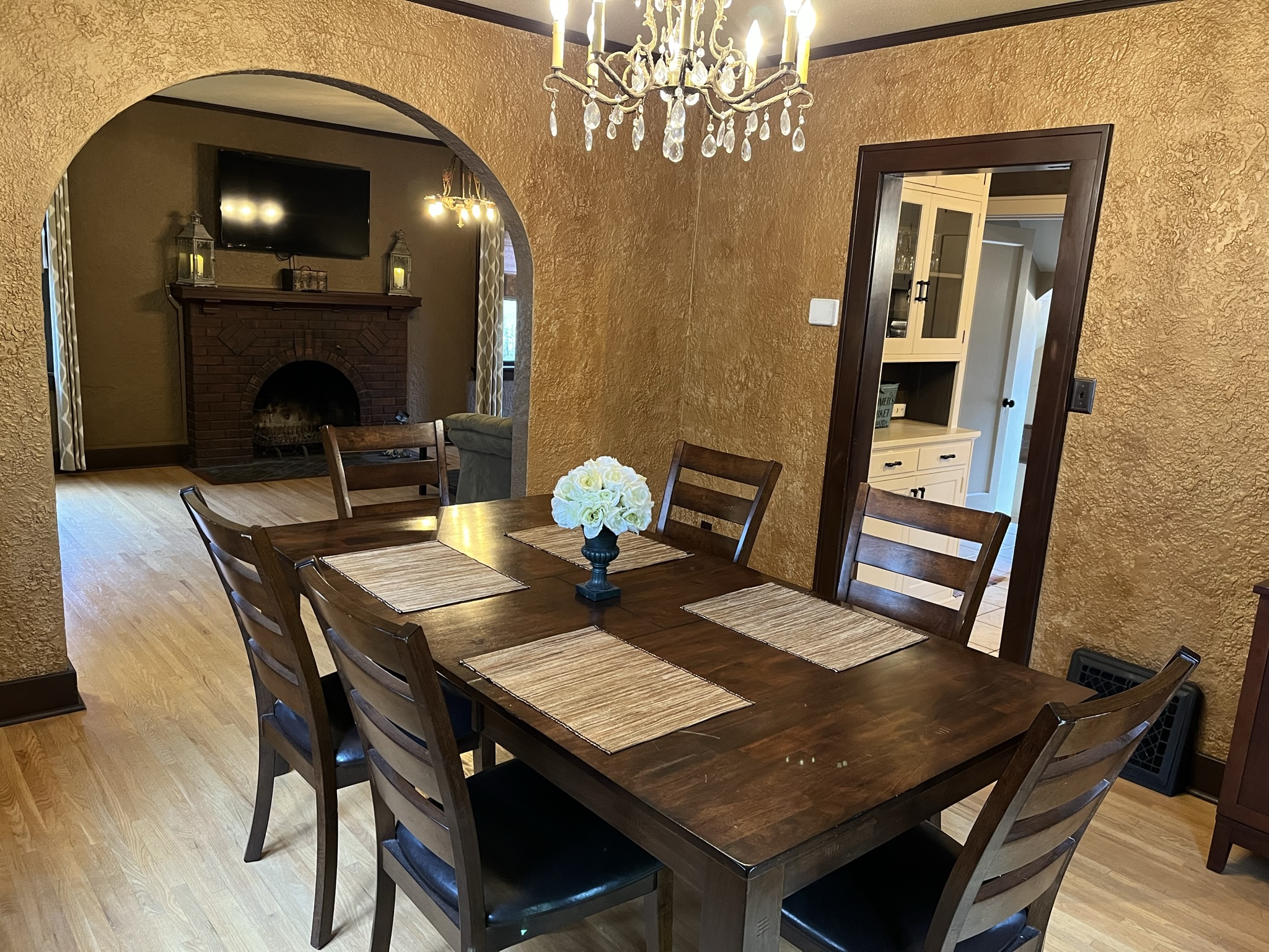 historic-twin-tudors-inn-southwest-room-(kp1400sw)/