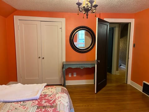 Historic Twin Tudors Inn Southwest Room (KP1400SW)