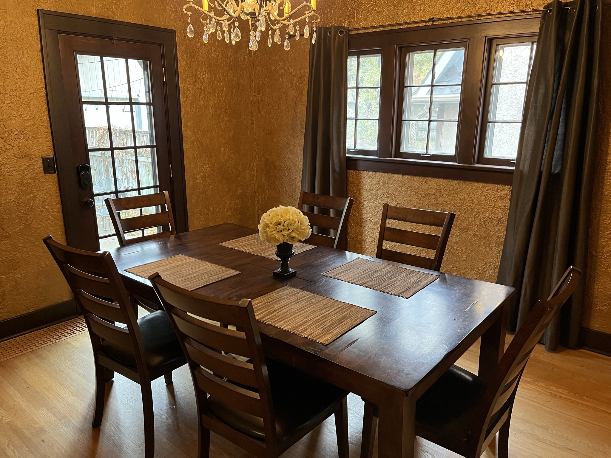 historic-twin-tudors-inn-southwest-room-(kp1400sw)/