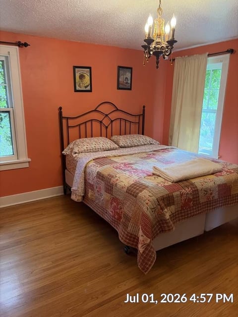 Historic Twin Tudors Inn Southwest Room (KP1400SW)