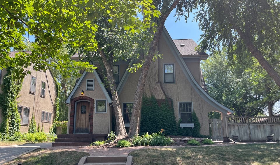 KP1404 - Front Entry and Side Yard