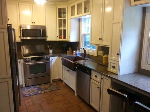 Historic Twin Tudors Inn Northwest Room w/Loft (KP1404NWLoft)