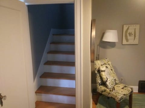 Historic Twin Tudors Inn Northwest Room w/Loft (KP1404NWLoft)