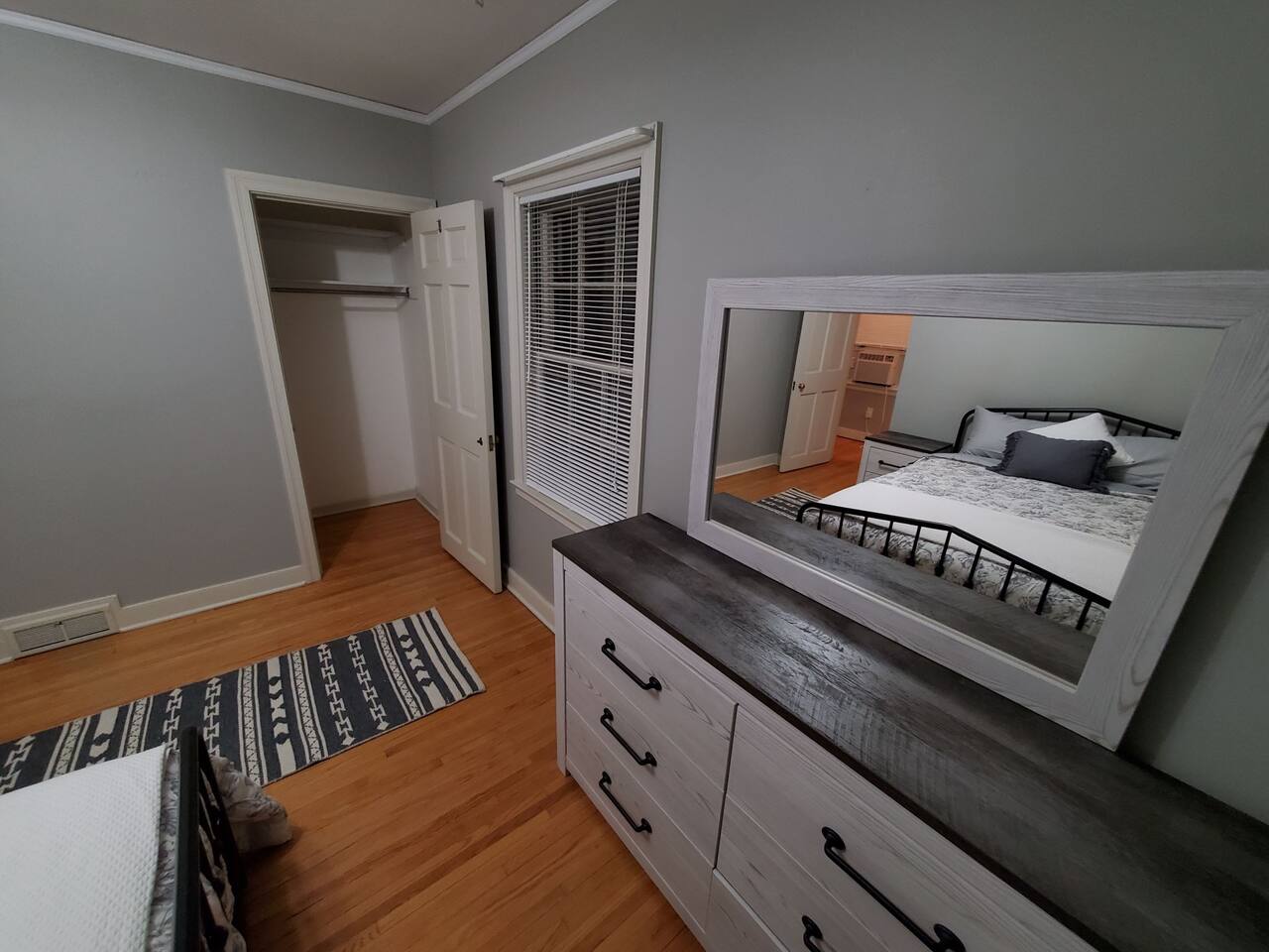 historic-mckennan-park-apts-near-downtown-and-hospitals-kp220apt3/