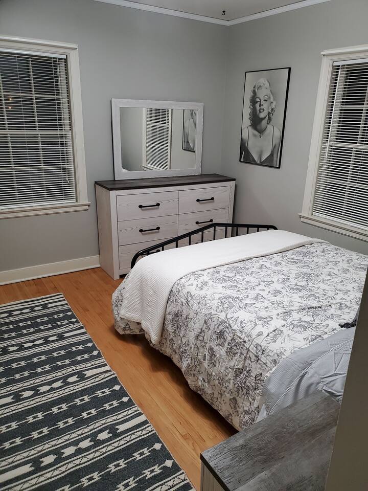 historic-mckennan-park-apts-near-downtown-and-hospitals-kp220apt3/