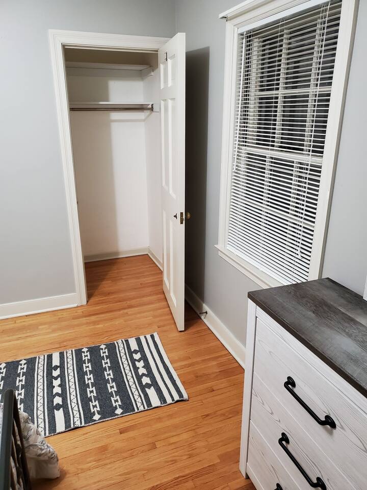 historic-mckennan-park-apts-near-downtown-and-hospitals-kp220apt3/