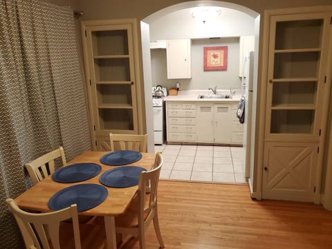 Historic McKennan Park Apts near Downtown & Hospitals  KP220APT3