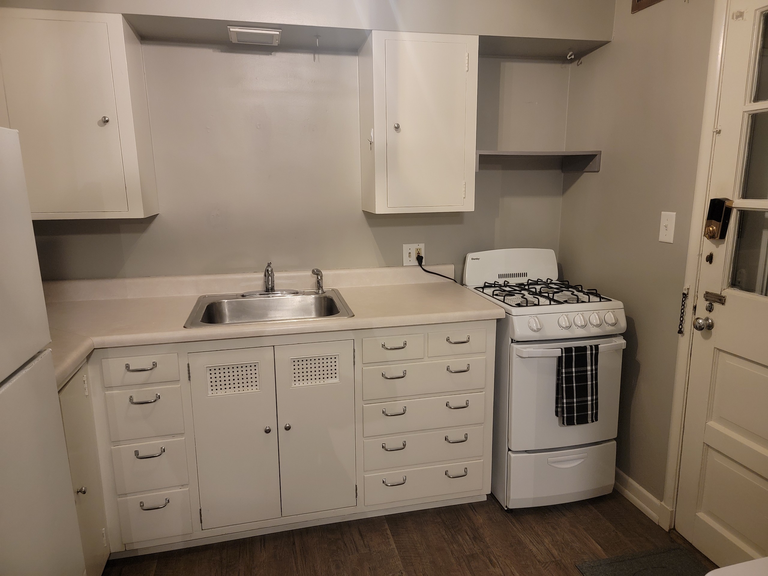 historic-mckennan-park-apt-near-downtown-and-hospitals-kp220apt4/