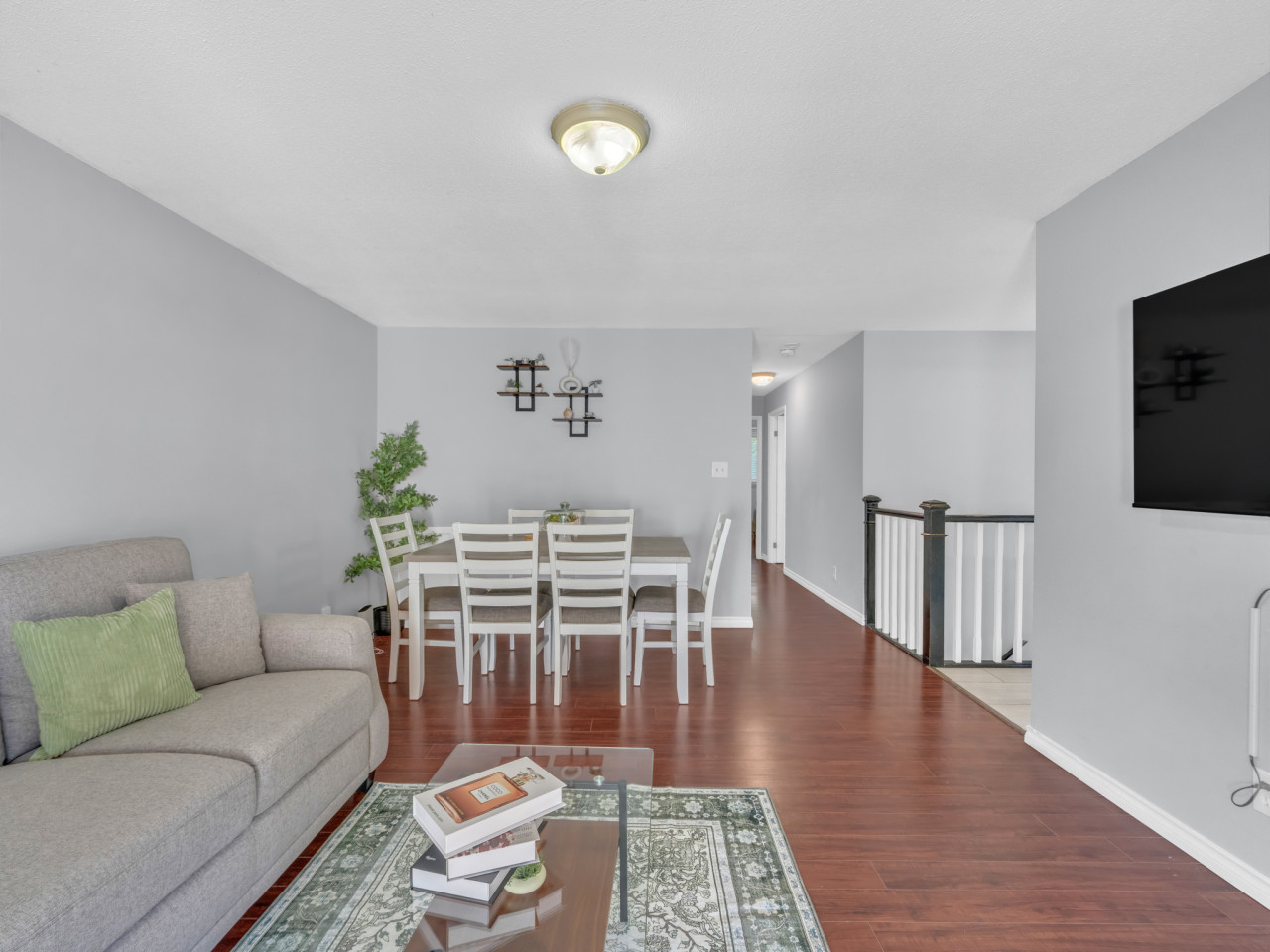 little-river-hideout-in-riverside/