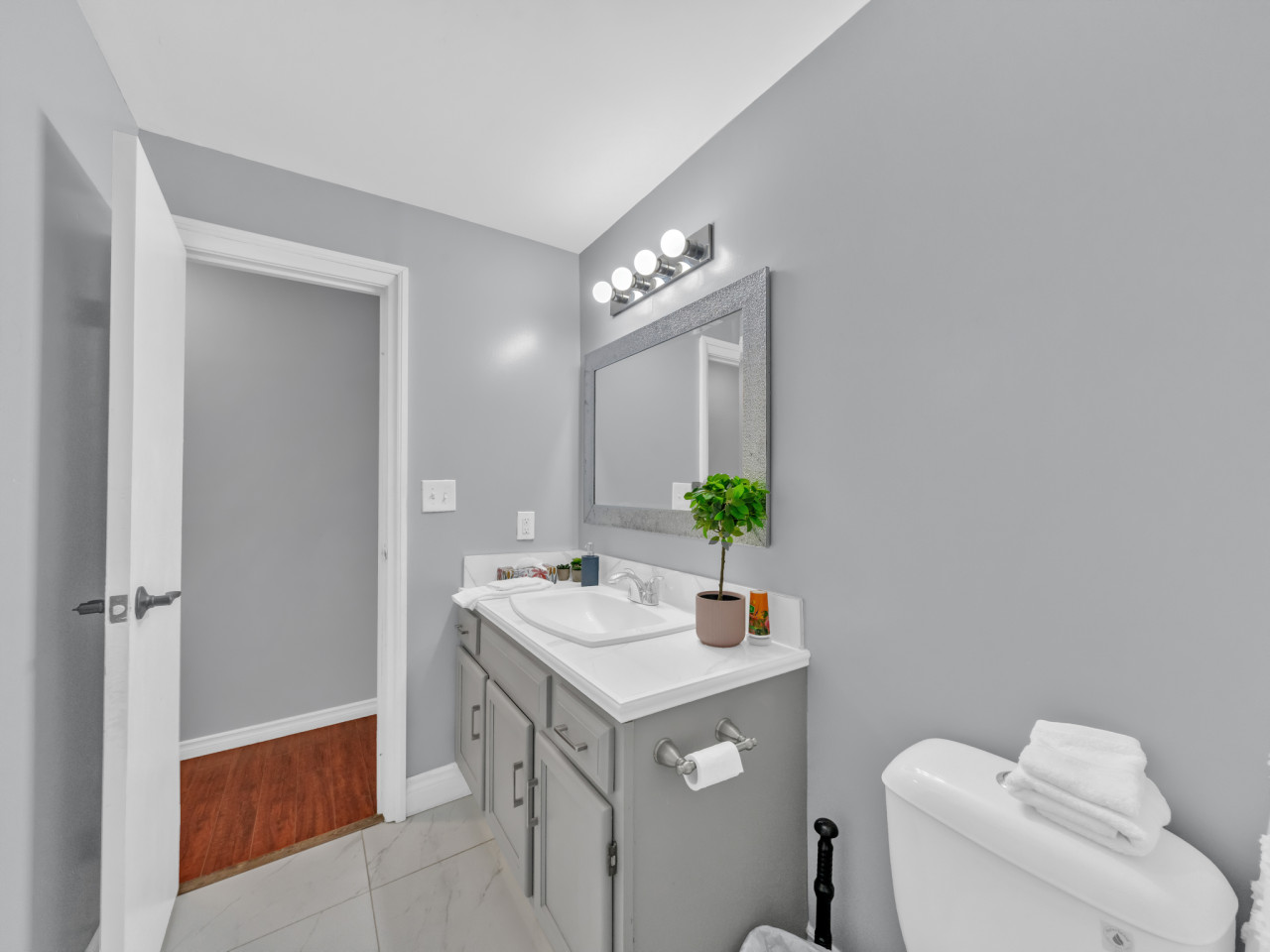 little-river-hideout-in-riverside/