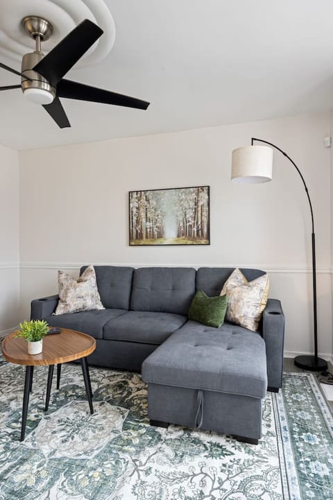 Walkerville 1BR | Walk to Caesars Casino | Free Parking