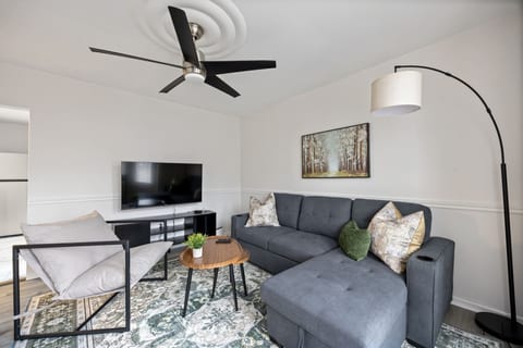 Walkerville 1BR Apartment| Walk to Caesars Casino