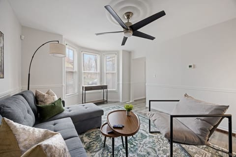 Walkerville 1BR | Walk to Caesars Casino | Free Parking