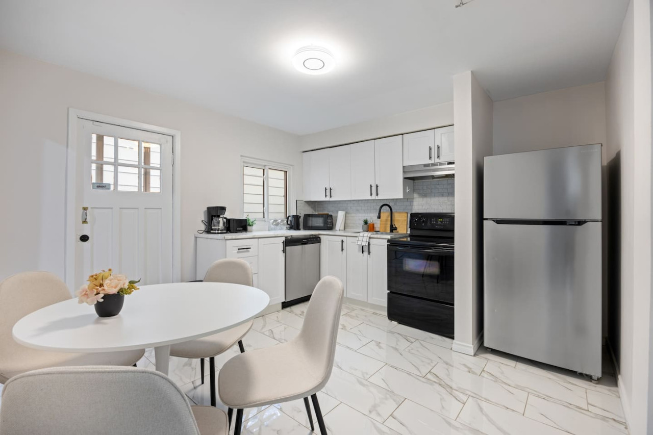 the-serene-walkerville-stay/