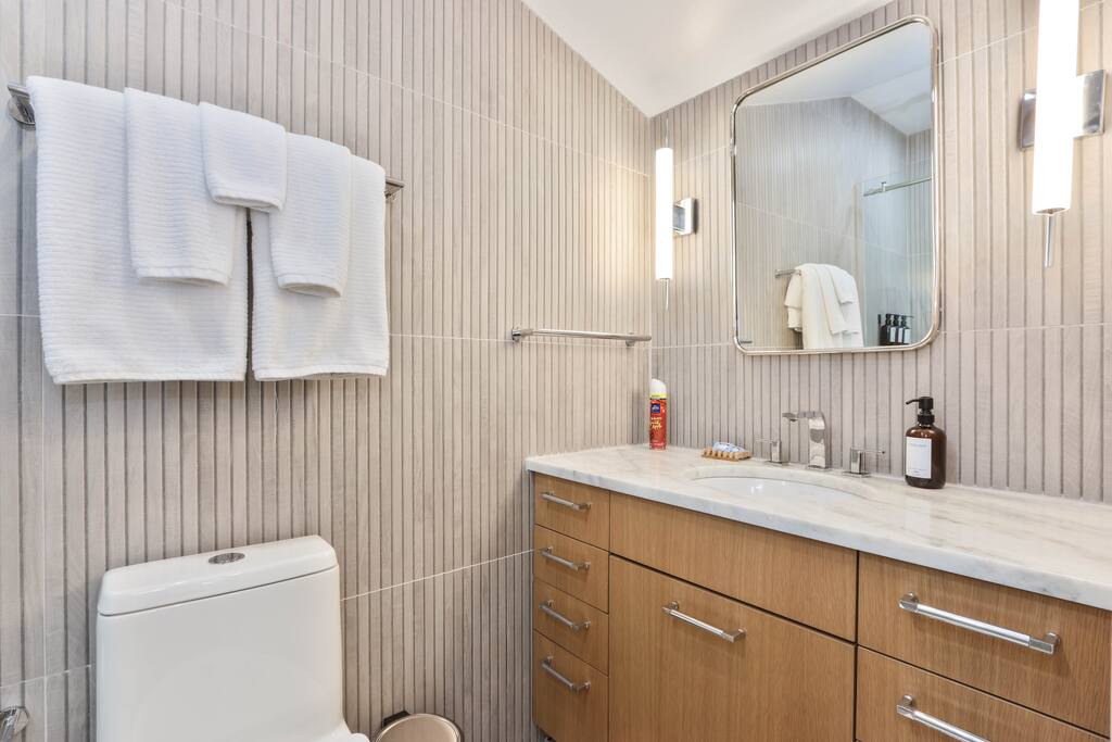 camelback-mountain:-2-adjacent-units-sleeps-16!/